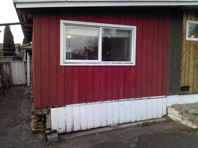 Leaning Pony Wall Leaning Pony Wall